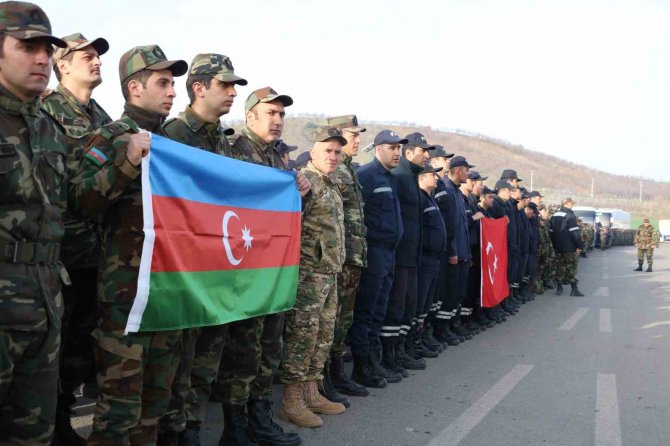 Enkazdan 53 Kişiyi Sağ Çıkartan 236 Azerbaycan Personeli Dönüşe Geçti