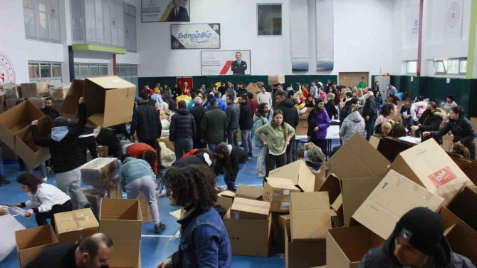 Kırklareli’nde Deprem Bölgesine Yardımlar Sürüyor