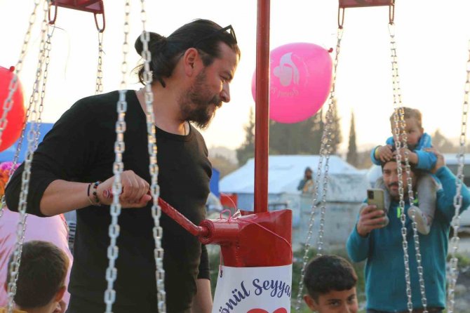 Seyyar Salıncakla Eğlenen Depremzede Çocukların Mutluluğu Gözlerinden Okundu