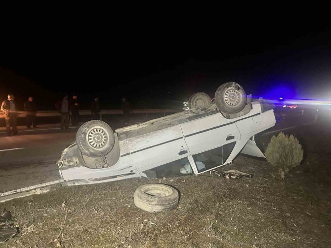 Çekiciye Çarpan Otomobil Takla Attı: 5 Yaralı
