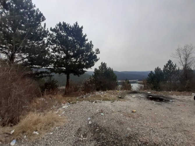 Şehre İçme Suyunu Sağlayan Karaçomak Barajının Çevresi Adeta Çöplüğe Döndü