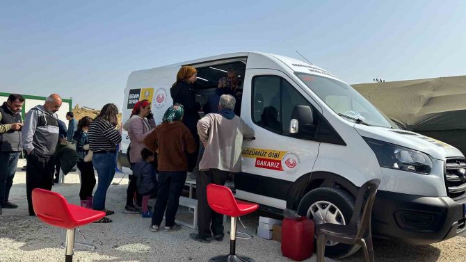 "Konya Mobil Gözlük Aracı" Hataylı Depremzedelere Hizmet Veriyor