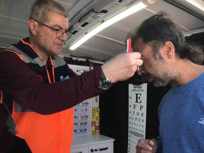 "Konya Mobil Gözlük Aracı" Hataylı Depremzedelere Hizmet Veriyor