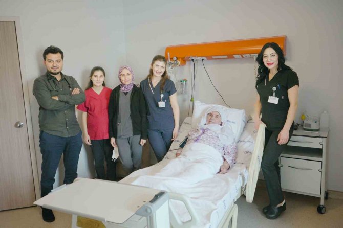 Depremzedenin 4 Damarı Değişti, Hüznü Ve Sevinci Bir Arada Yaşadı