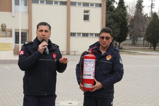 Kula İ̇tfaiye Amirliğinden Okulda Yangın Tatbikatı