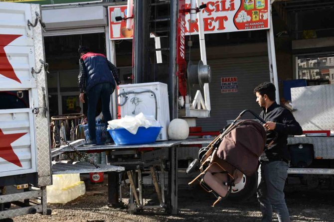 Deprem Sonrası Nakliyecilerde Yoğunluk Yaşanıyor