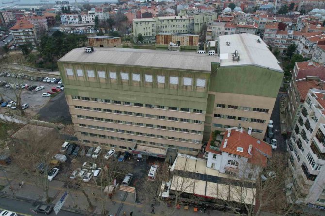 İ̇stanbul’da Tahliye Kararı Verilen 2 Hastane Sonrası Gözler Haseki Eğitim Ve Araştırma Hastanesinin Fatih’teki Binasına Çevrildi