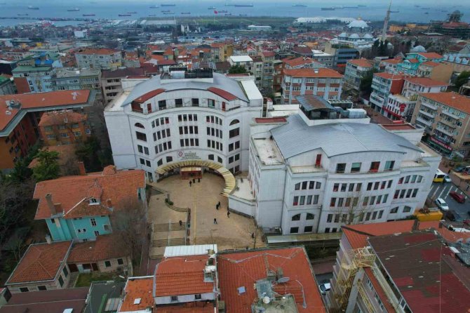 İ̇stanbul’da Tahliye Kararı Verilen 2 Hastane Sonrası Gözler Haseki Eğitim Ve Araştırma Hastanesinin Fatih’teki Binasına Çevrildi