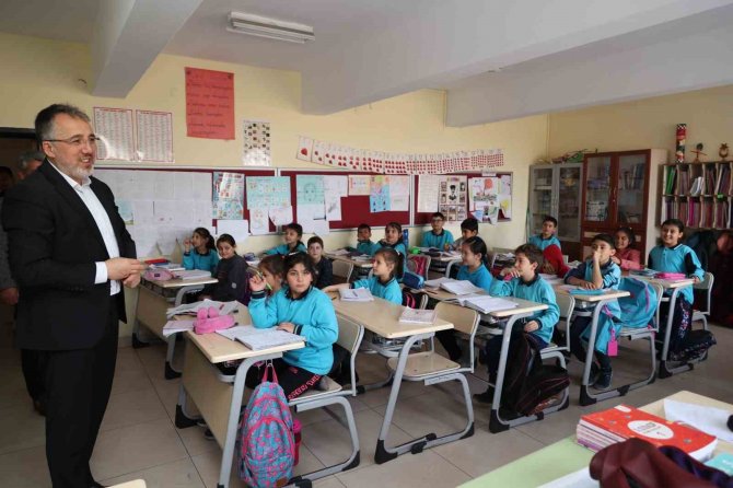 Nevşehir Belediyesi’nden 51 Bin Kitap Bağışı