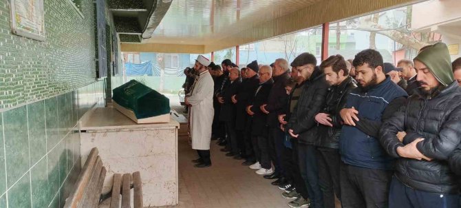 Oda Arkadaşı Tarafından Katledilen Kişi, Gözyaşları İçinde Toprağa Verildi