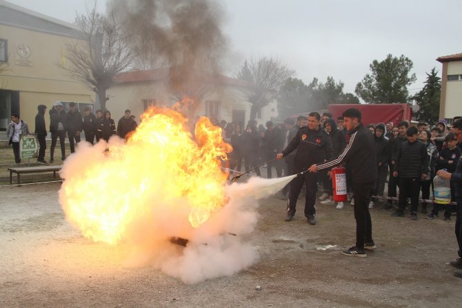 Kula İ̇tfaiye Amirliğinden Okulda Yangın Tatbikatı