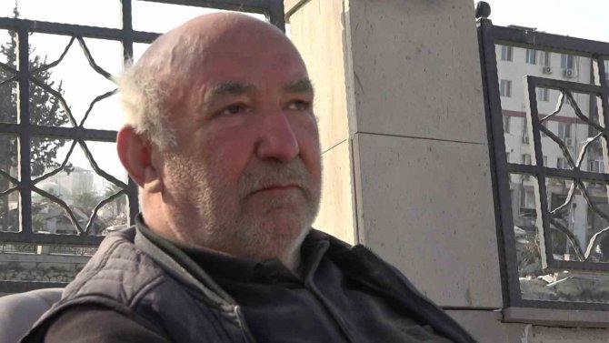 30 Yıl Çalıştıkları Dükkanların Enkaz Kaldırma Çalışmalarını İzlediler