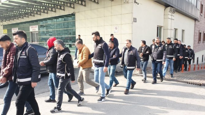 Eş Zamanlı ‘Kaçakçılık’ Operasyonunda 11 Kişi Adliyede