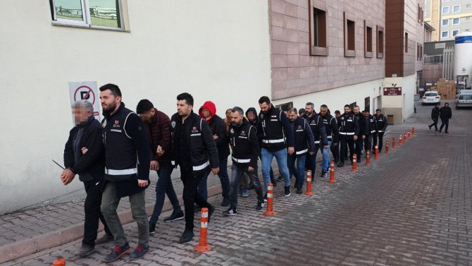 Eş Zamanlı ‘Kaçakçılık’ Operasyonunda 11 Kişi Adliyede