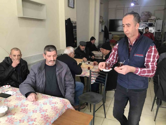 Dayanışmanın En Güzel Örneği: Dükkanının İşletmesini Bir Yıllığına Ücretsiz Olarak Depremzedeye Devredecek