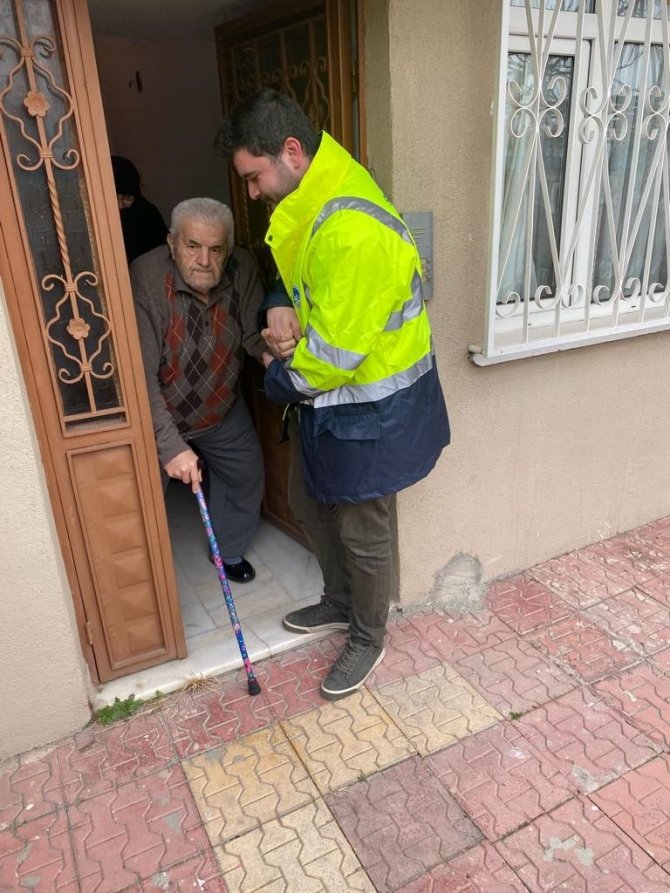 Yadem Depremzedelerin Yanında