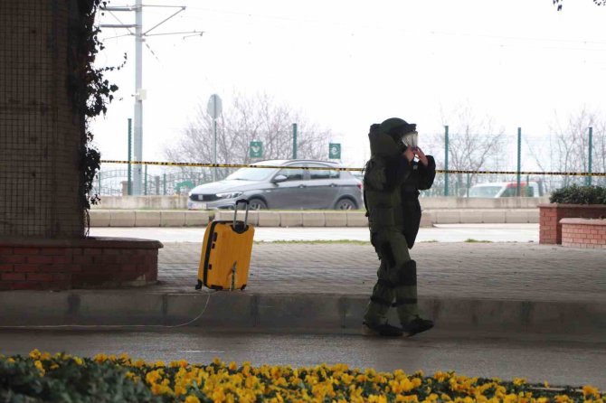 Viyadük Altındaki Şüpheli Valiz Fünye İle Patlatıldı