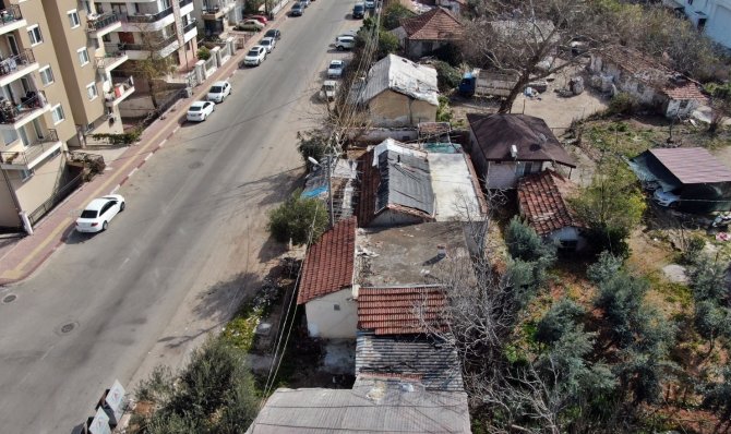 Antalya’da Eğik Evlerde Diken Üstünde Yaşam