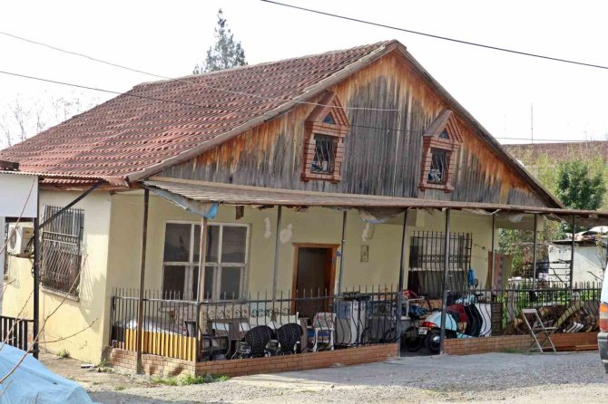 Antalya’da Eğik Evlerde Diken Üstünde Yaşam