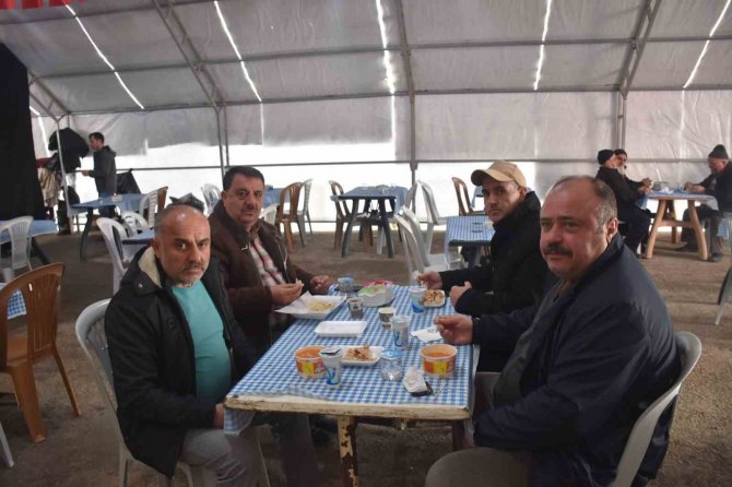 Boyabatlı Kadınlardan Depremzedeler İçin Hayır Panayırı