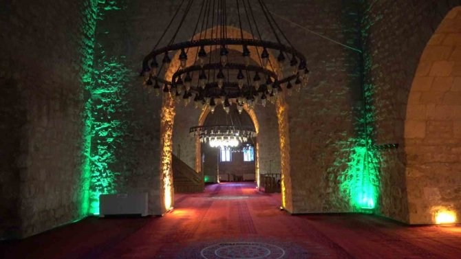 Siirt’te 9 Asırlık Tarihi Ulu Camii Dayanıklılığıyla Depreme Meydan Okuyor