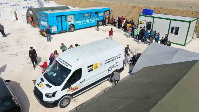 "Konya Mobil Gözlük Aracı" Hataylı Depremzedelere Hizmet Veriyor