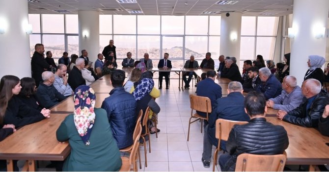 Vali Aksoy, Kuşadası’nda Depremzedeler İle Görüştü
