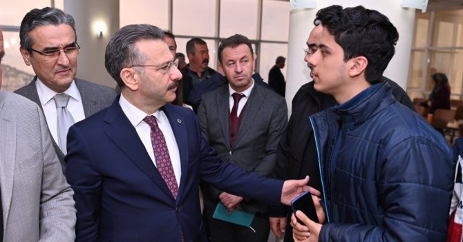 Vali Aksoy, Kuşadası’nda Depremzedeler İle Görüştü