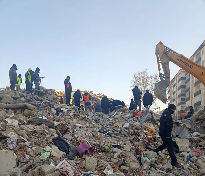Sinop’ta Sel Sonrası Kurulan Arama-kurtarma Ekibi Deprem Bölgesinde 7 Kişiyi Kurtardı