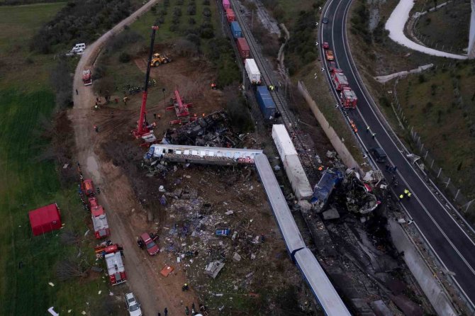 Yunanistan’daki Tren Kazasında Can Kaybı 36’ya Yükseldi
