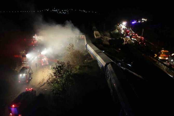 Yunanistan’da İki Tren Çarpıştı: 32 Ölü, 85 Yaralı