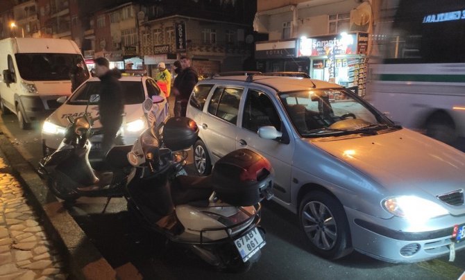 Dur İhtarına Uymayan Ehliyetsiz Sürücü Yakalandı