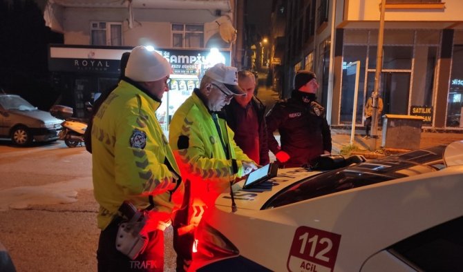 Dur İhtarına Uymayan Ehliyetsiz Sürücü Yakalandı
