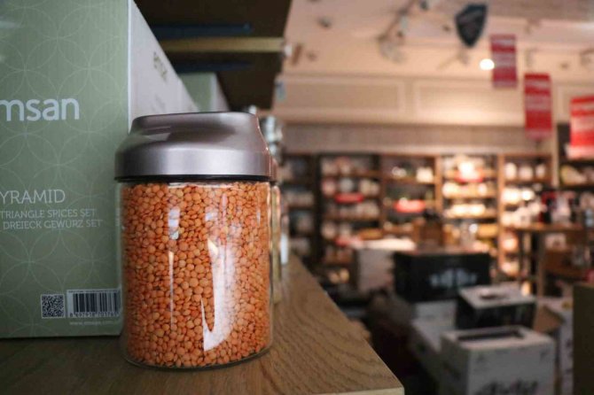 87 Metrelik İki Kuleye Sahip Yapı, İzolatör Olmamasına Rağmen Yerinden Oynamadı