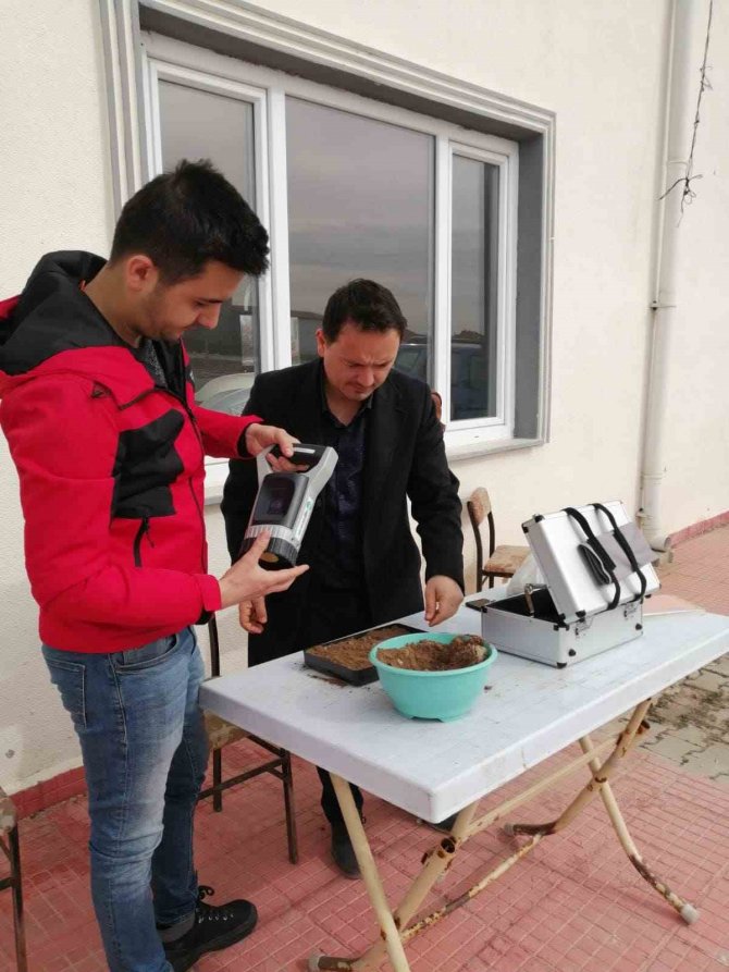 İ̇hsaniye’de Toprak Analiz Çalışması Devam Ediyor