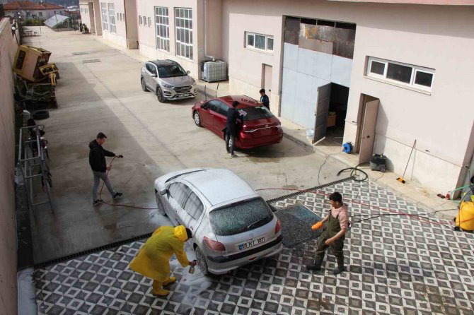 Liselilerden Oto Servis: Araç Yıkama 50 Tl