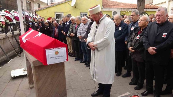 Yargıtay Onursal Cumhuriyet Başsavcısı Kanadoğlu, Ayvalık’ta Son Yolculuğuna Uğurlandı