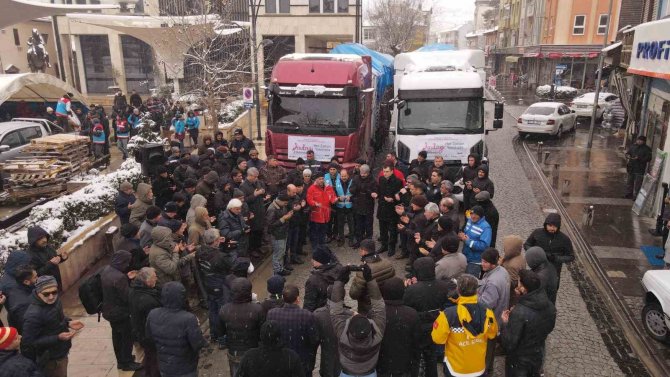 Sındırgılı Vatandaşlar Depremzedeler İçin Seferber Oldu