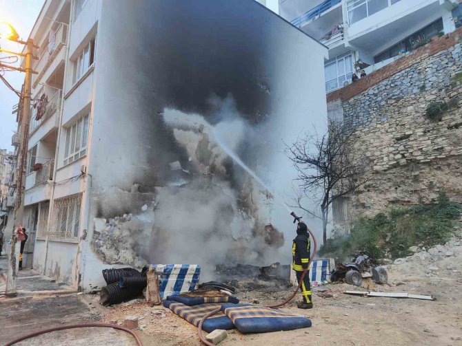 Belediyeye Ait Yağmur Suyu Hattı Boruları Kundaklandı