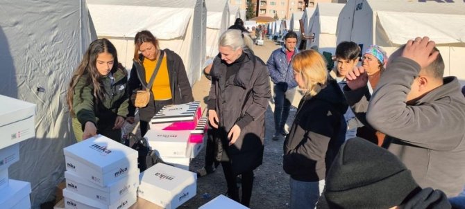Bilecik Belediyesi’nin 21’inci Yardım Tırı Deprem Bölgesine Gönderildi