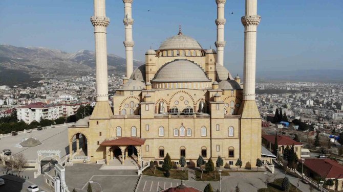 Kahramanmaraş’ın Simgesi Abdülhamit Han Camii Depremlere Rağmen Dimdik Ayakta