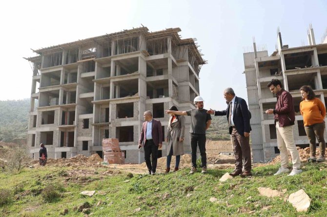 Başkan Kaplan, “Koçarlı’da Toki̇ Konutları Hızla Yükseliyor”