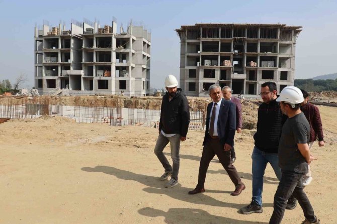 Başkan Kaplan, “Koçarlı’da Toki̇ Konutları Hızla Yükseliyor”