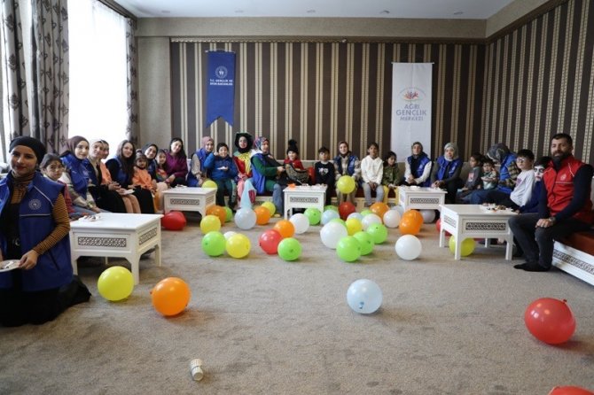 Depremzede Cemre’ye Sürpriz Doğum Günü