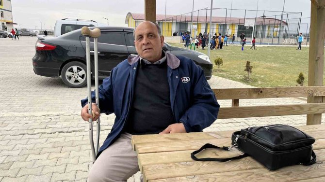 Koltuk Değneği İle Enkaz Altında Kalmaktan Son Anda Kurtuldu