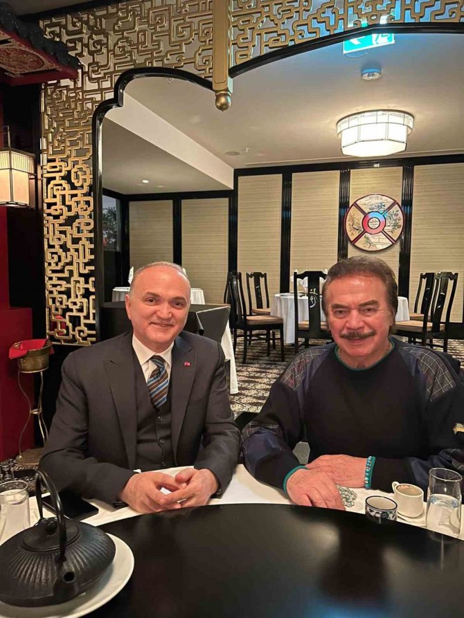 Başkan Özlü, Orhan Gencebay’la Bir Araya Geldi