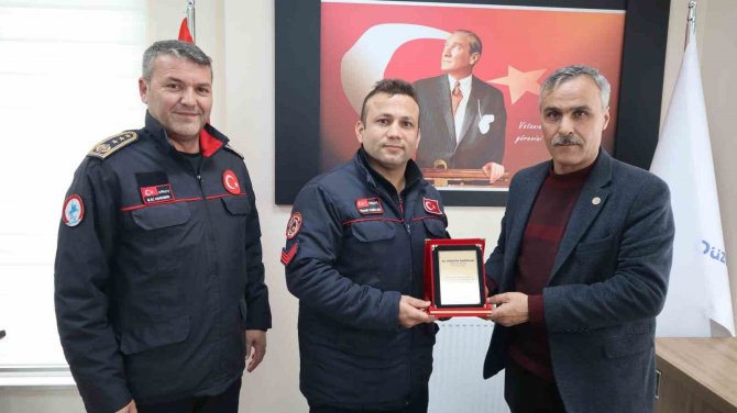 İ̇tfaiyeden Aldıkları Eğitimle Canlar Kurtardılar