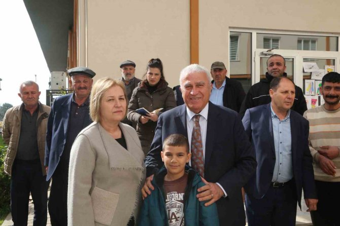 Başkan Atay, Depremzedeler İle Görüştü
