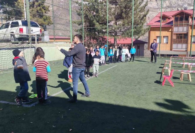 Depremzede Çocuklara Psikolojik Destekler Sürüyor