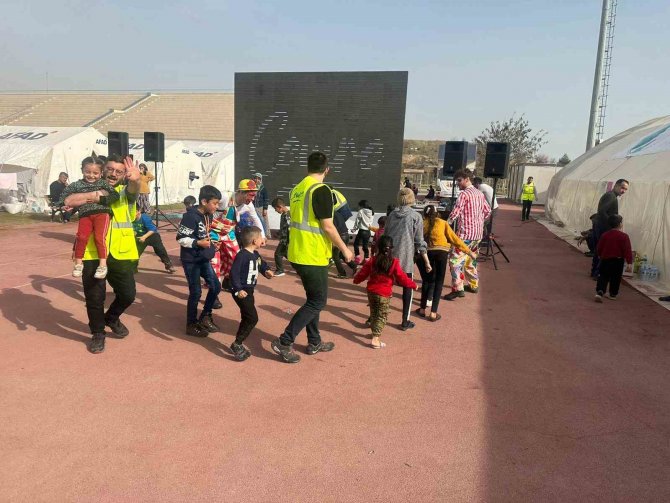 Erzurum Büyükşehir Belediyesi Şehir Tiyatrosu Deprem Bölgesinde